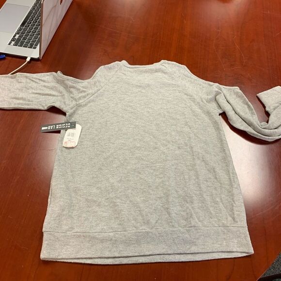 Design Lab Gray Soft Cold Shoulder Sweatshirt sz L NWT - Picture 6 of 6